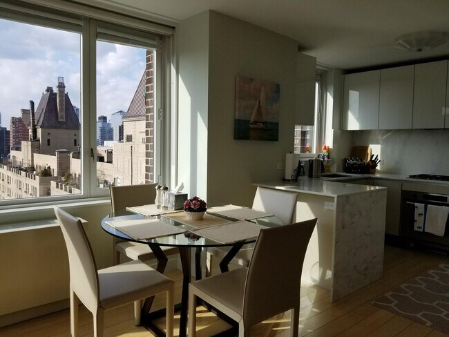 Foto del edificio - 322 W 57th St