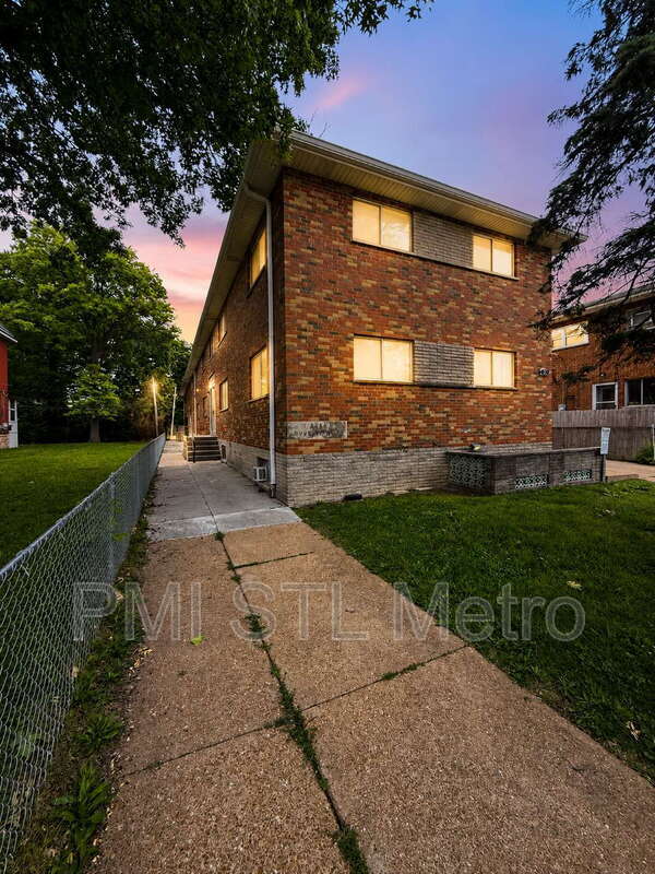 Building Photo - 4838 S Broadway St
