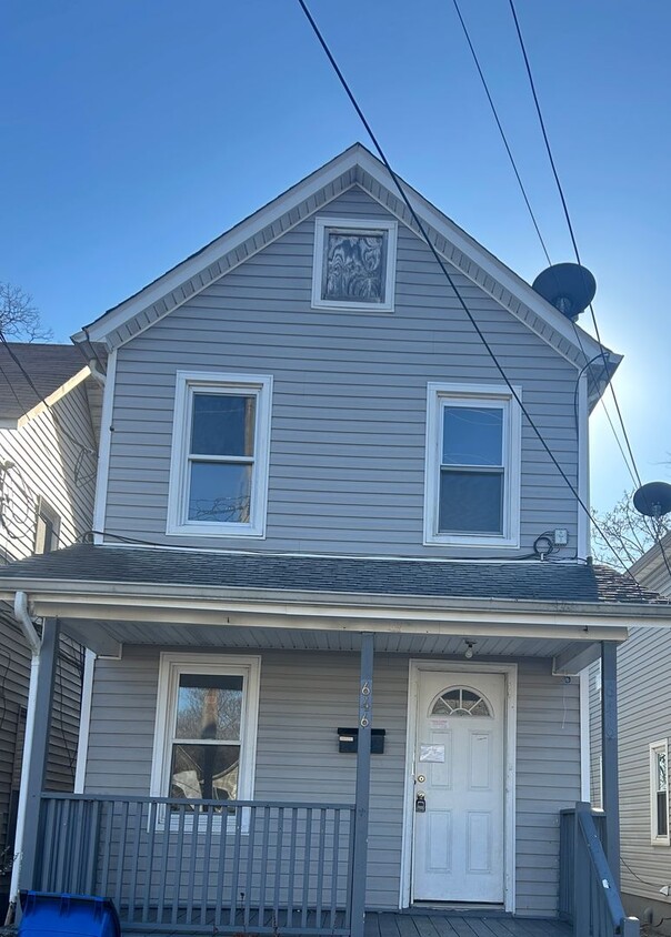 Primary Photo - Lovely 3 bedroom 1 bath single family hous...