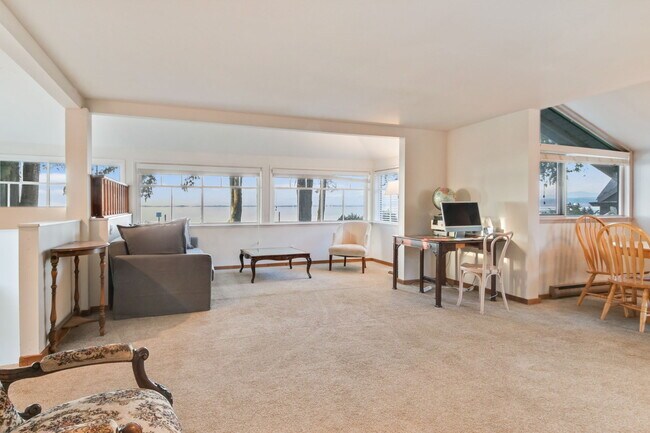 Building Photo - AVAILABLE NOW  MOVE IN TODAY  FULLY FURNISHED 3 BED UPPER SUITE *** STEPS TO THE SAND Rare opport...
