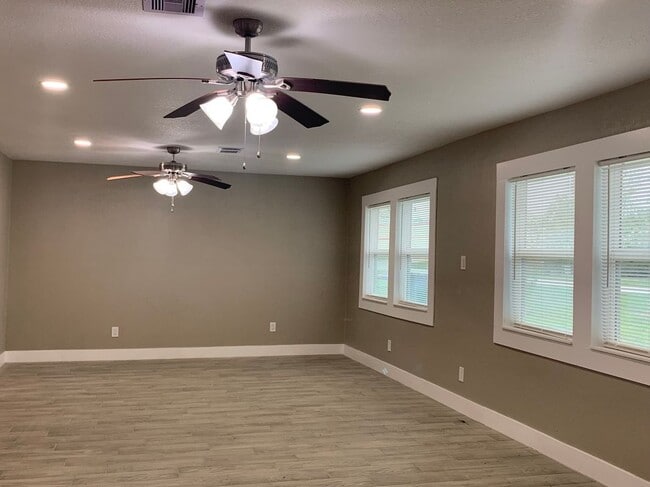 Building Photo - 231 Acker St