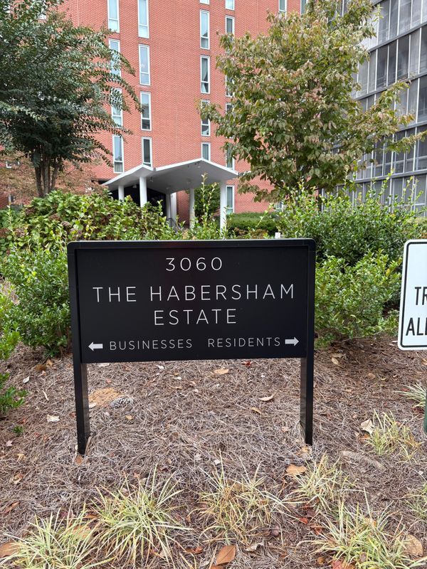 Foto del edificio - 3060 Pharr Ct N Northwest