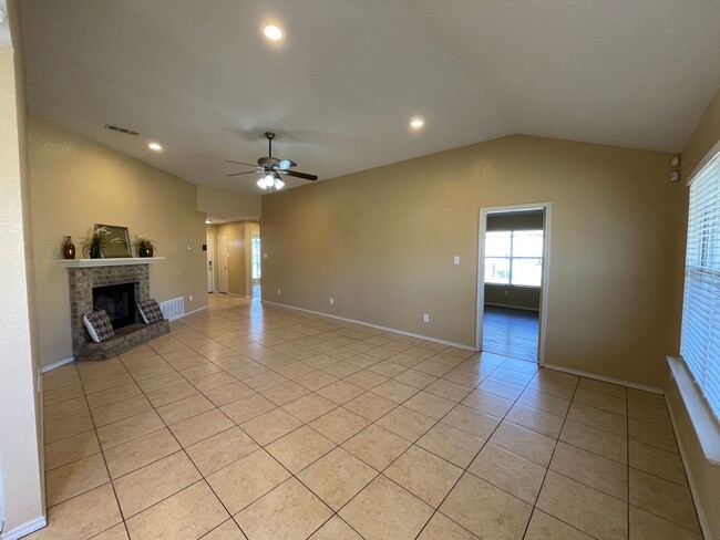 Building Photo - 3817 Water Oak Dr