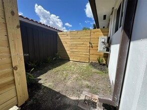 Building Photo - 15620 SW 146th Ave