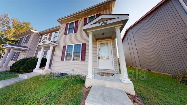 Foto del edificio - 1003 Fairway Gardens Dr