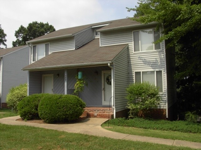 Building Photo - 804-808 Lee St