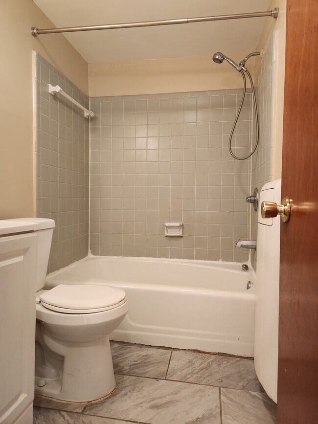 Bath Room - 9250 Edwards Way
