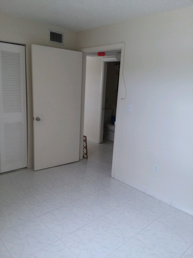 Building Photo - 19600 SW 110th Ct