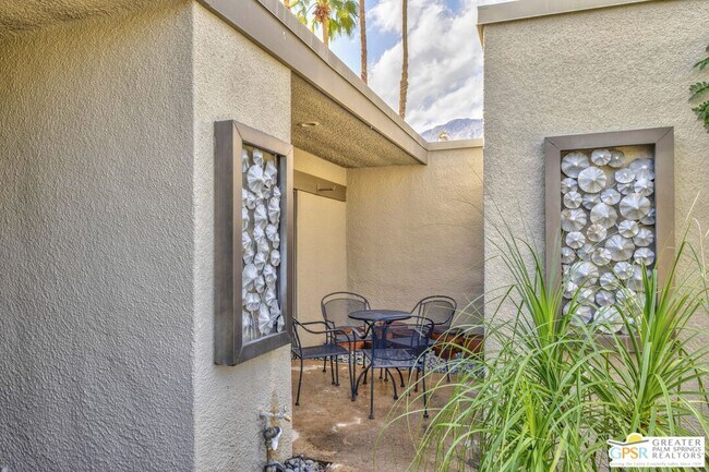 Foto del edificio - 1183 Tiffany Cir N