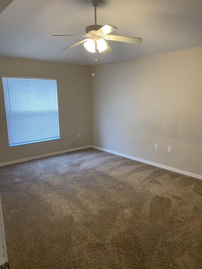 Foto del edificio - 1251 Creekview Ct