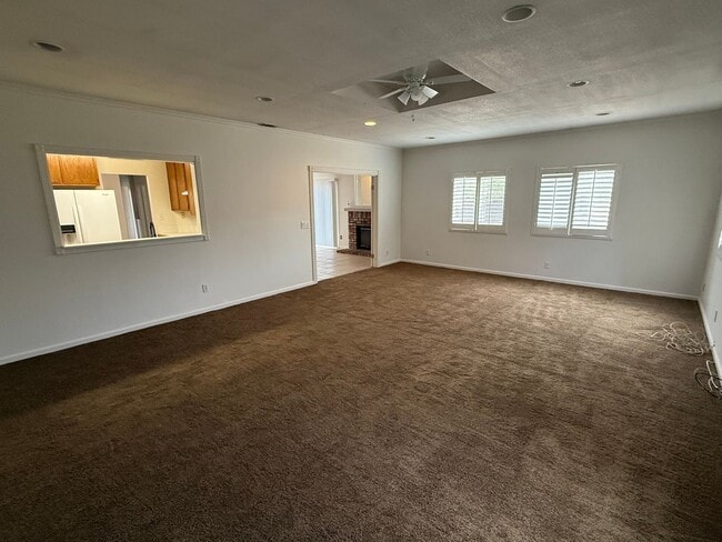 Building Photo - Hesperia Home, 3 Bedroom's, 2 Bathrooms, New paint, New Carpet,