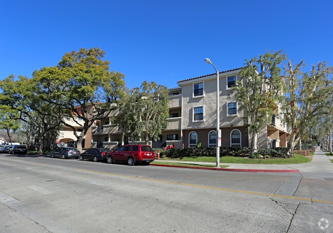 Building Photo - Tradewinds Apartments