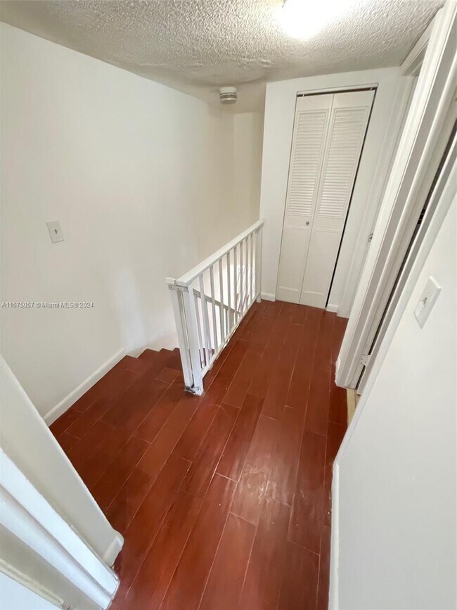 Foto del edificio - 4049 NW 19th St