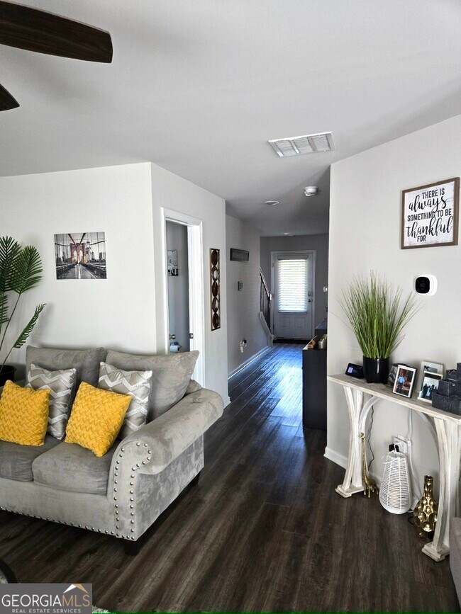 Foto del edificio - 325 McGiboney Ln