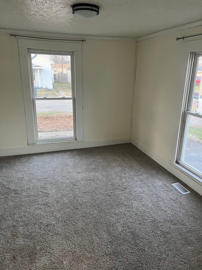 Building Photo - 1624 Mayo Ave