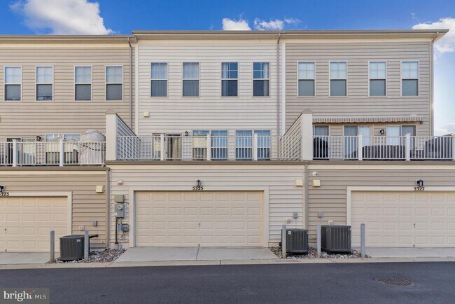 Foto del edificio - 5325 Manor Park Dr