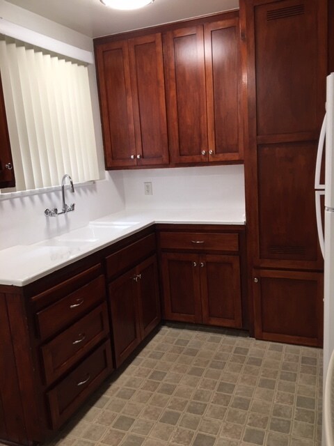 Kitchen - 2607 N Lincoln St