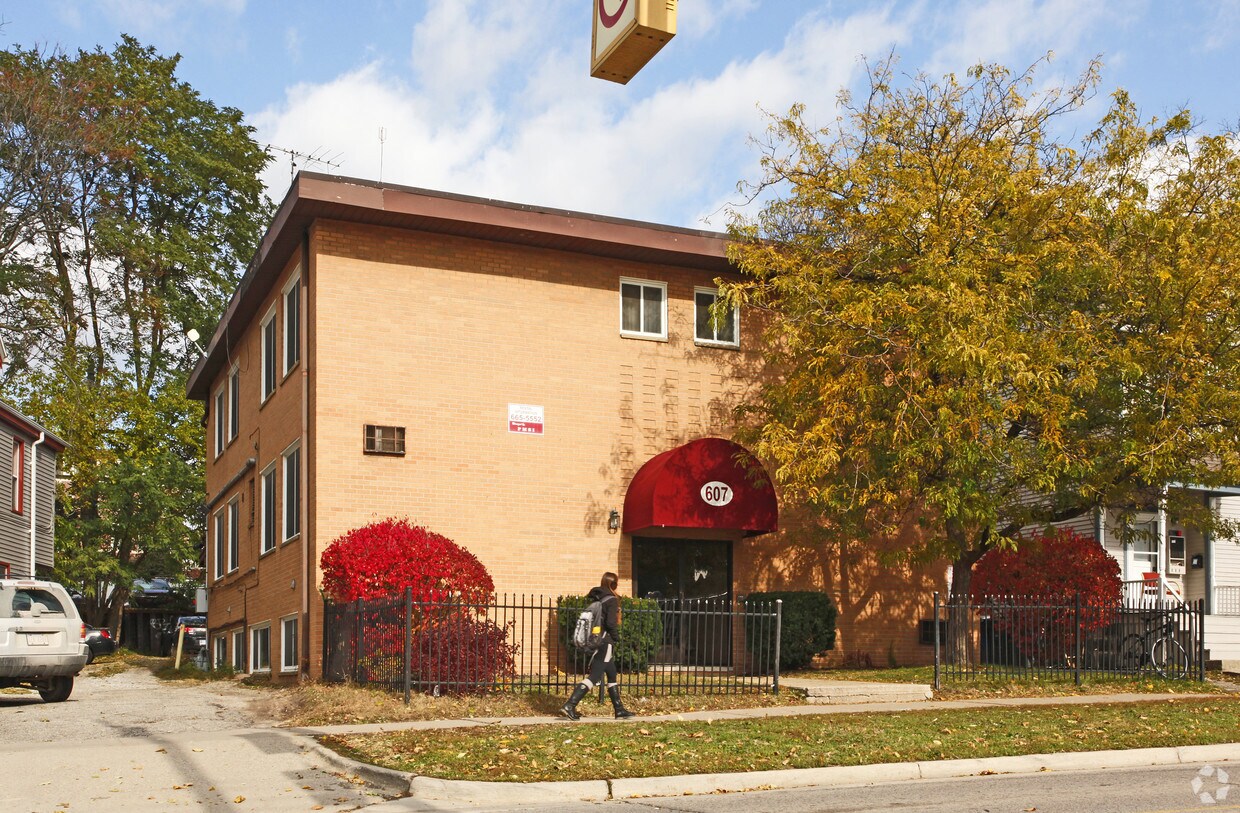 Primary Photo - 607 Hill St
