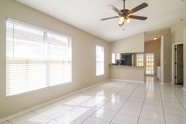 Foto del edificio - 13500 Glasser Ave