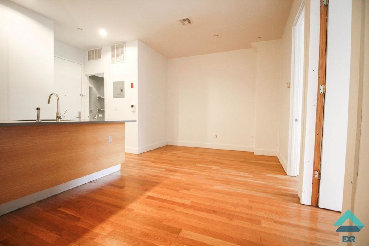 Primary Photo - 132 Havemeyer St