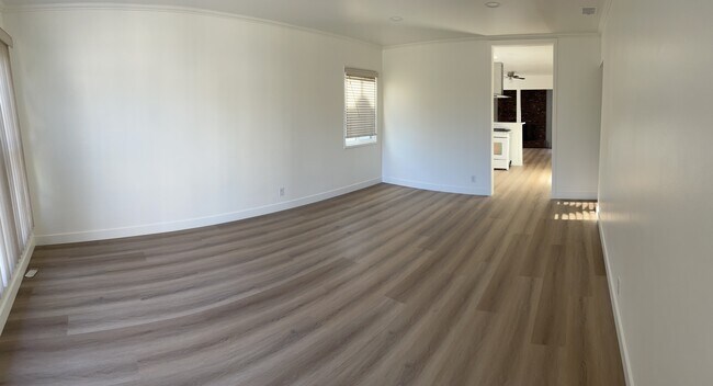 Sala de estar/Entrada - 1919 Voorhees Ave