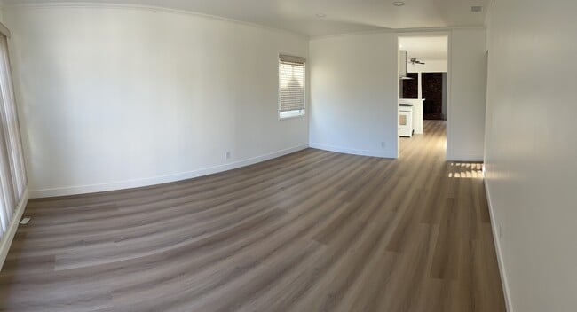 Living Room/Entry - 1919 Voorhees Ave House