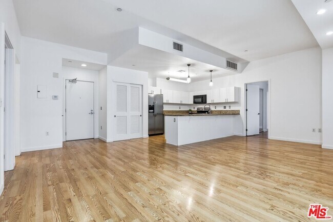 Foto del edificio - 630 W 6th St