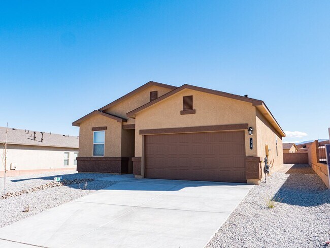 Building Photo - 3bed 2 bath Energy Efficient Home!