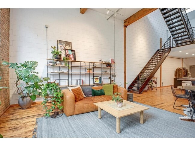Building Photo - 801 N Washington Ave