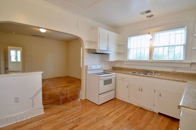 Building Photo - Beautiful Charleston Home