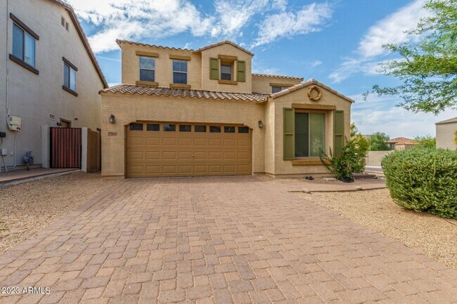 Building Photo - Spacious 4 Bed, 3 Bath w/Loft on Corner Lo...