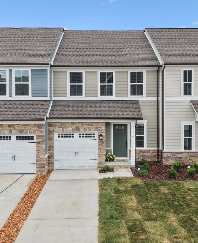 Building Photo - 171 Primrose Ln