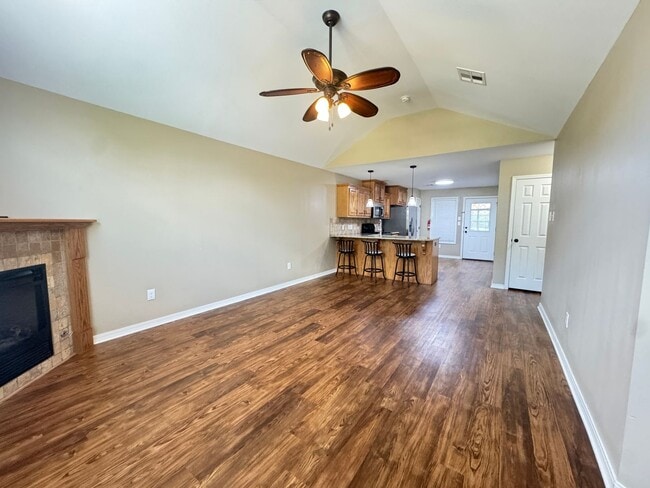 Building Photo - 3 Bed 2 Bath Townhouse in Ruston!