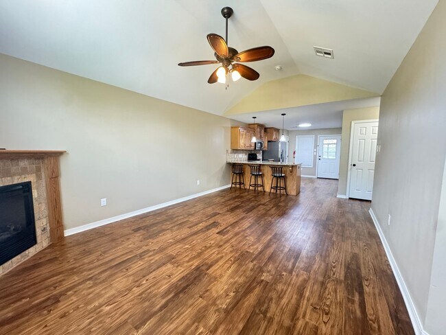 Foto del edificio - 3 Bed 2 Bath Townhouse in Ruston!