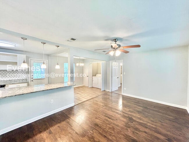 Foto del edificio - 10425 Ferguson Rd