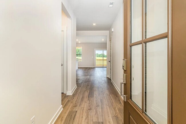 Foto del edificio - 531 Sugarberry Ct