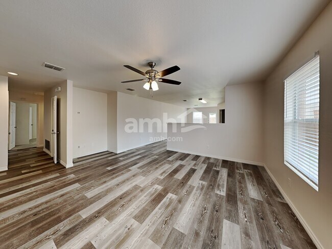 Building Photo - 2912 Mockingbird St