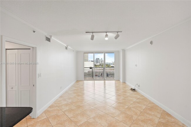 Building Photo - 325 S Biscayne Blvd