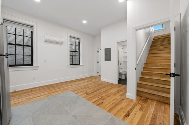 Building Photo - 1121 Dayton St