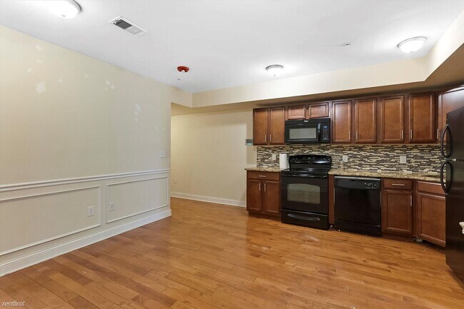 Foto del edificio - 3 br, 3 bath Triplex - 1710 CECIL B MOORE ...