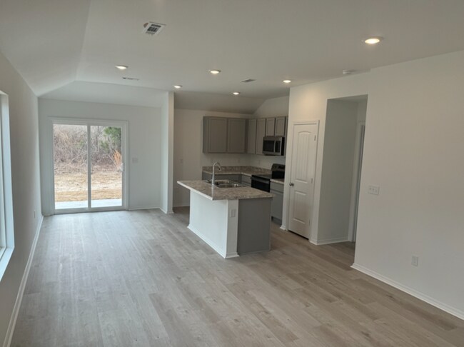 Building Photo - 10700 Mason Dr