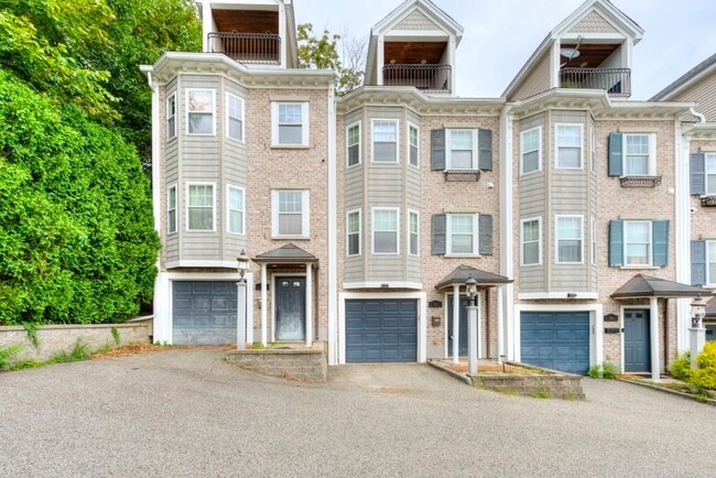 Building Photo - 38 Johnson St