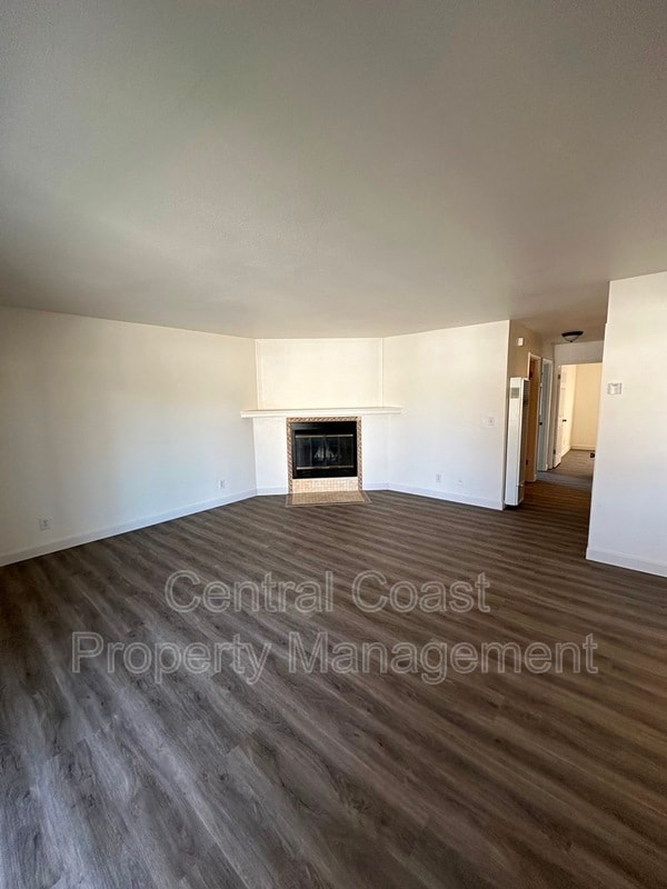 Building Photo - 1055 Padre Dr