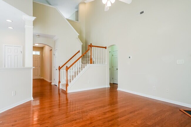 Foto del edificio - 529 Ashgreen Ct