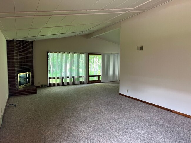 Building Photo - 575 Normal Rd