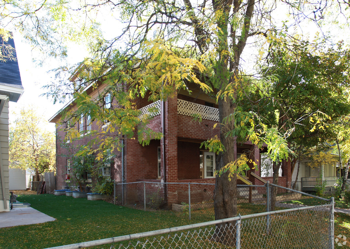Building Photo - 2527 10th Ave S