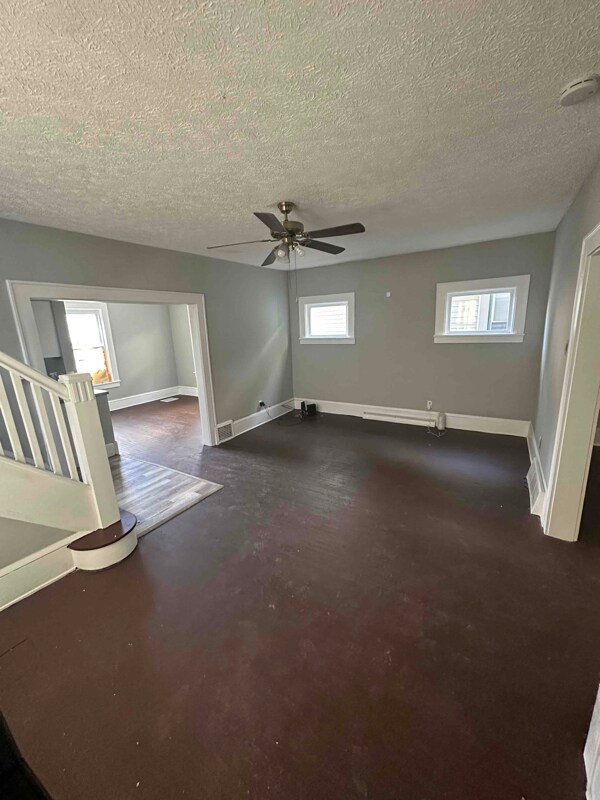 Foto del edificio - 1351 Logan Ave NW