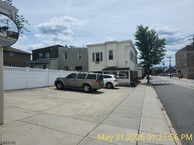Foto del edificio - 301 Copeland Ave