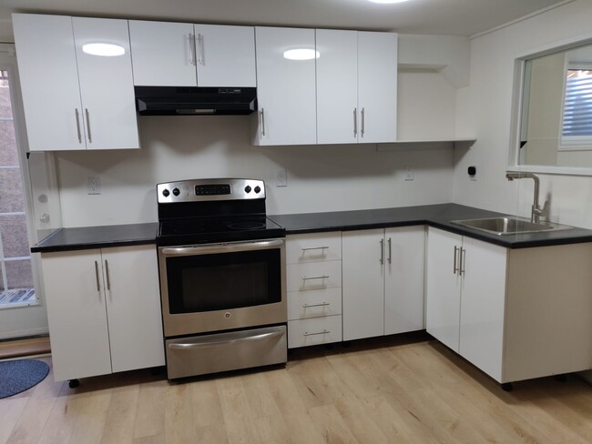 Building Photo - 766 Queensbridge Dr