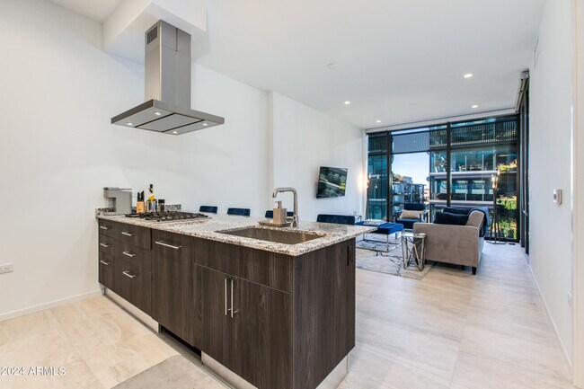 Foto del edificio - 7180 E Kierland Blvd